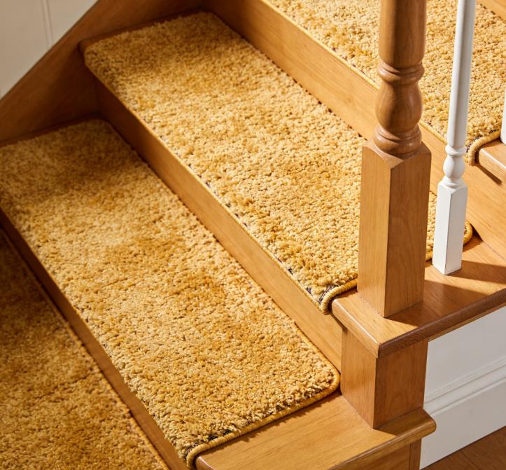 Comment empêcher les tapis d'escalier de glisser sur des surfaces lisses