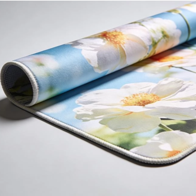 Tapis de sol imprimé : narration visuelle et expression culturelle posées sous les pieds