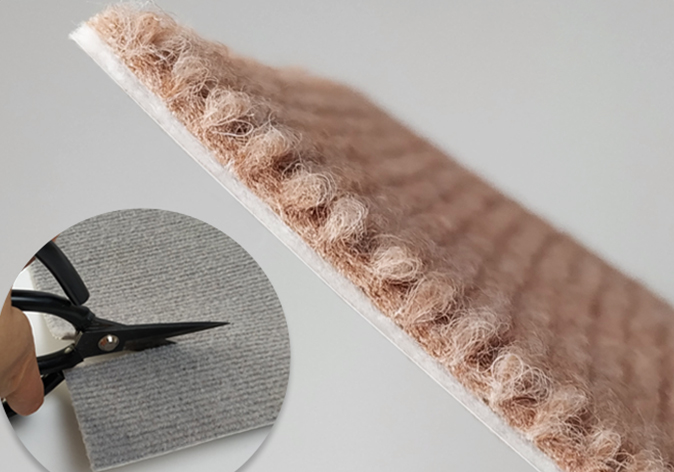 côté du tapis pour animaux de compagnie