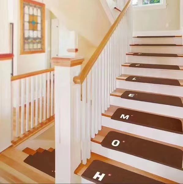 Tapis d'escalier imprimé rayé auto-adhésif de tapis de marches d'escalier antidérapant en relief
