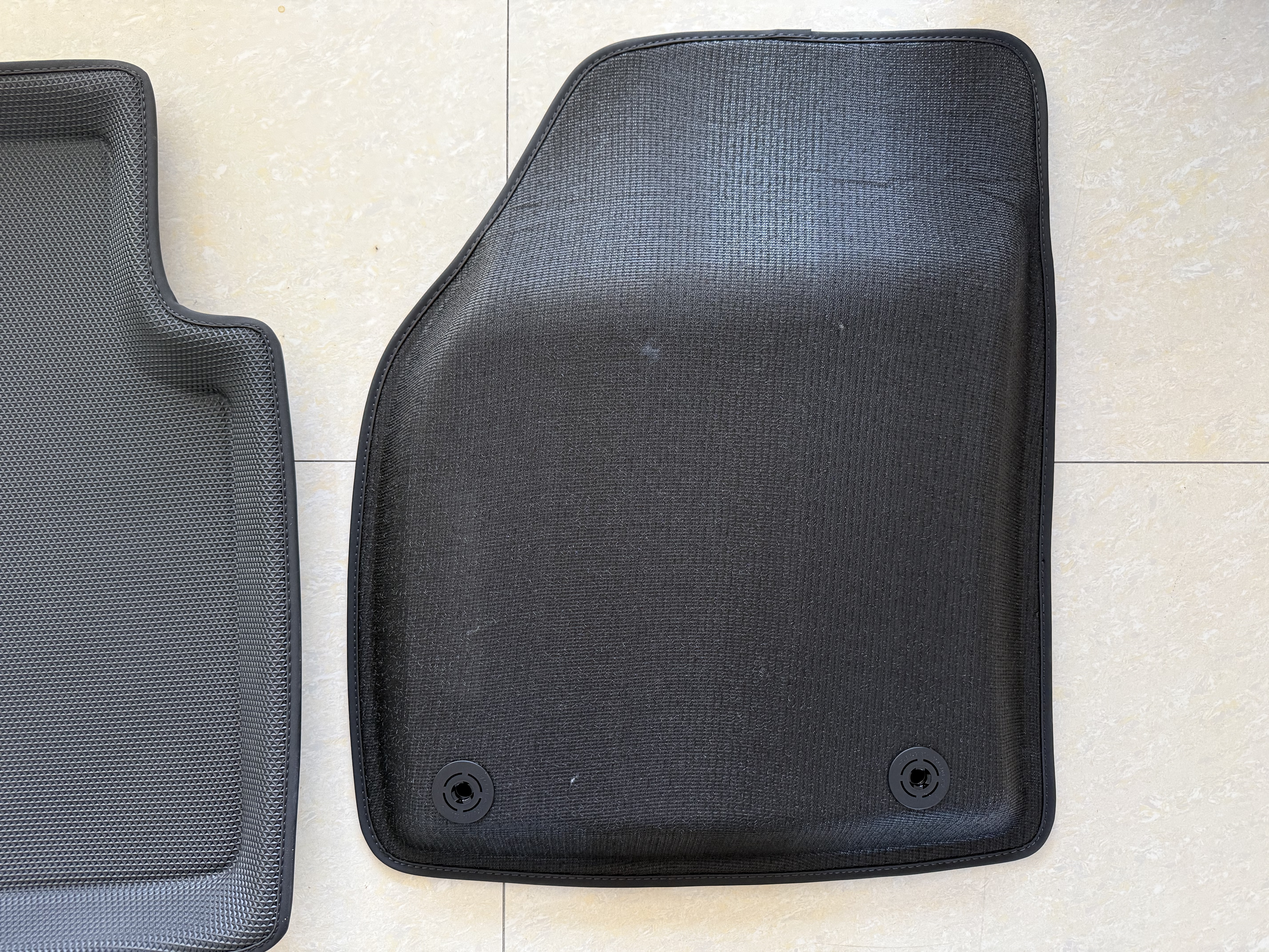 Tapis de sol de voiture TPE intégré 3D – personnalisé, s'adapte parfaitement à la carrosserie de la voiture.