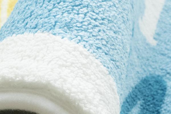 Affichage en surface d'un tapis de bain en peluche