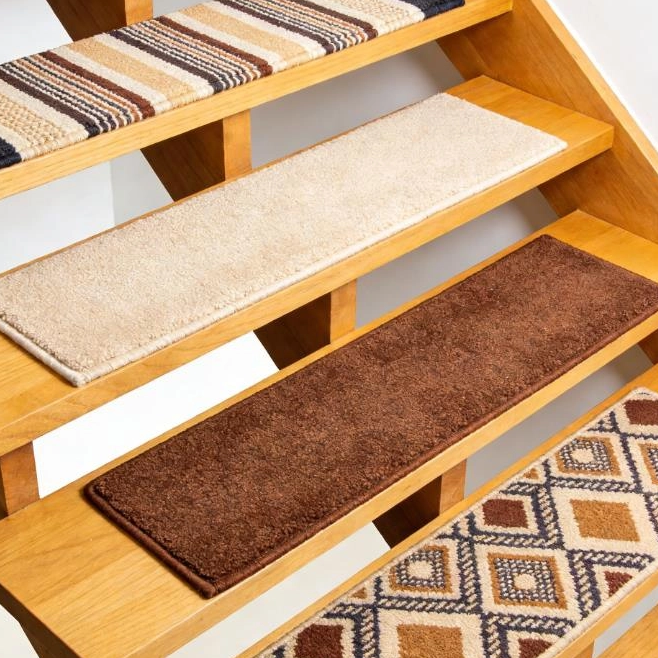 Top 10 des tapis d’escalier pour les escaliers en bois dur dans les maisons modernes
