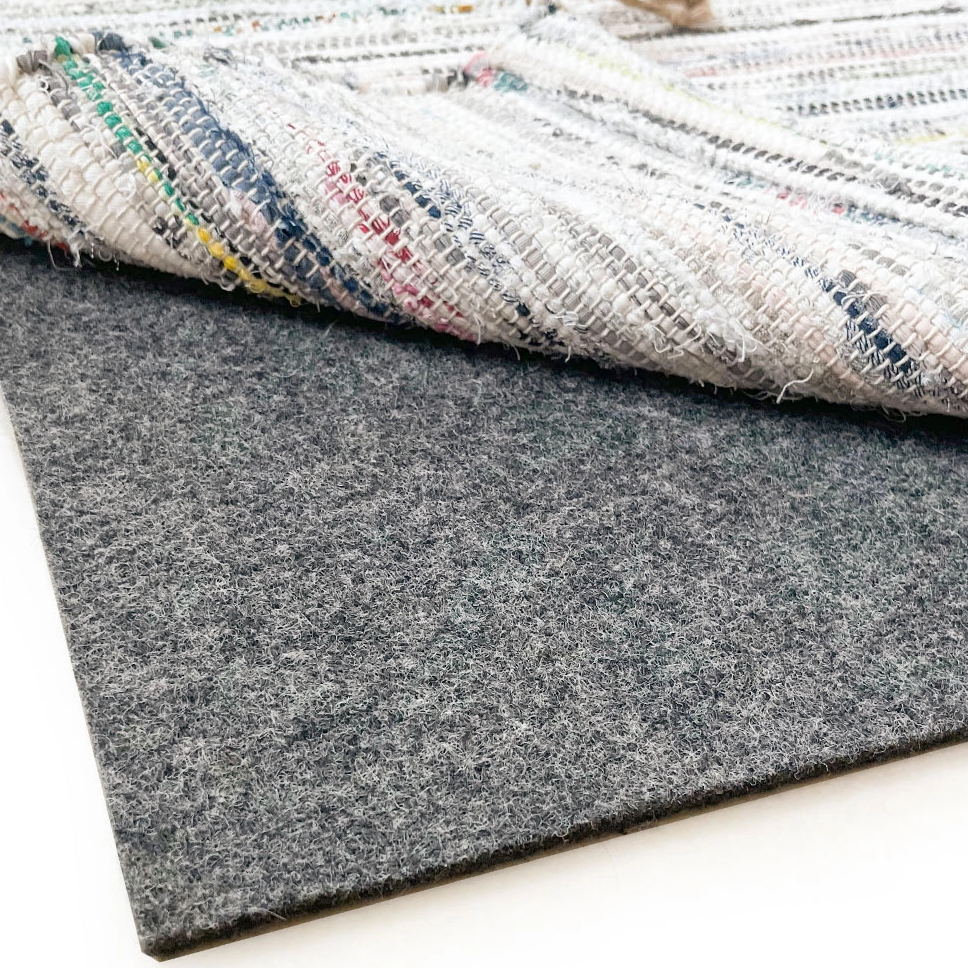 Comment installer un sous-tapis en feutre TPR sous le canapé en 5 étapes faciles