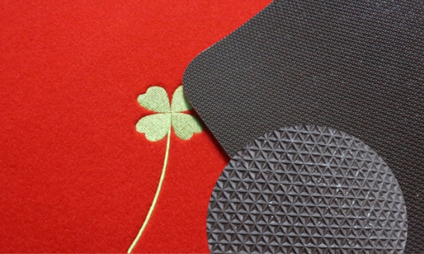 Dos du paillasson brodé